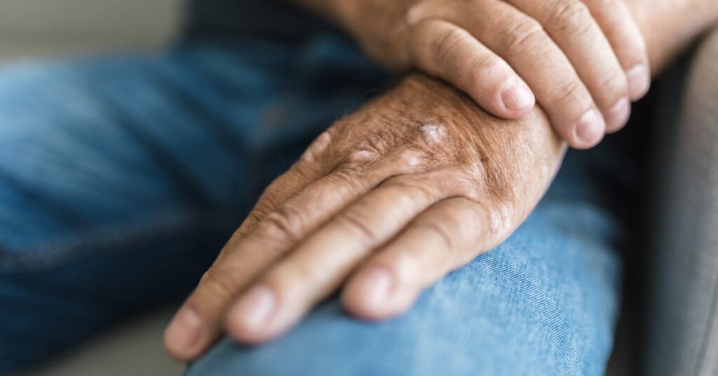 Tipos de tremor: como o neurologista diferencia e o que cada tipo indica